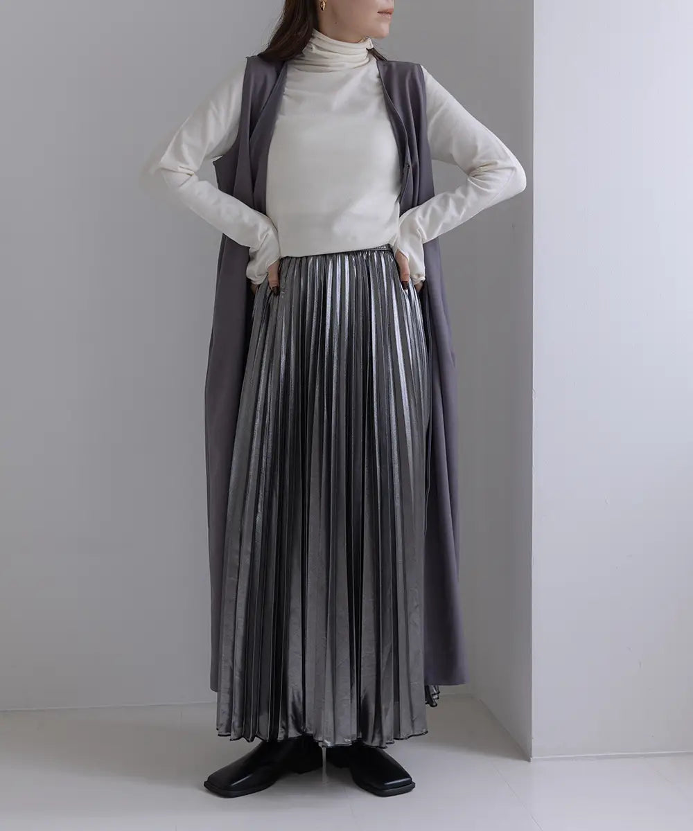 Shiny Pleated Skirt