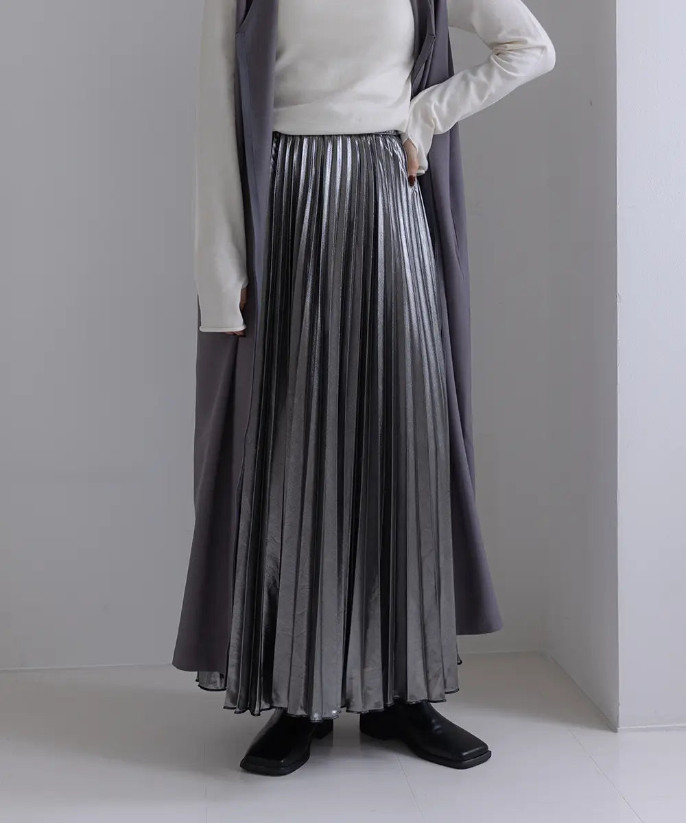 Shiny Pleated Skirt